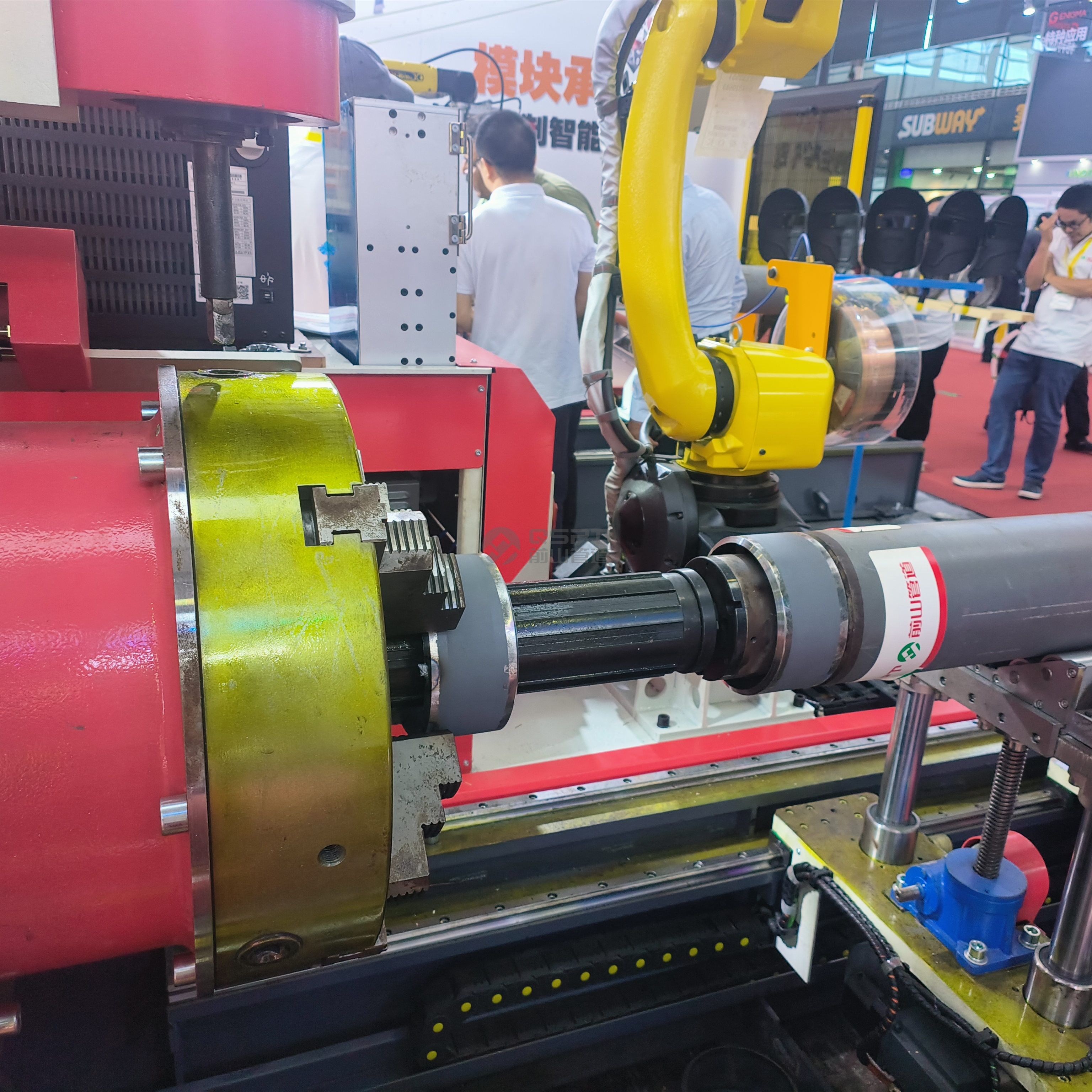 Intelligent fitting-up and intelligent welding center for pipe prefabrication