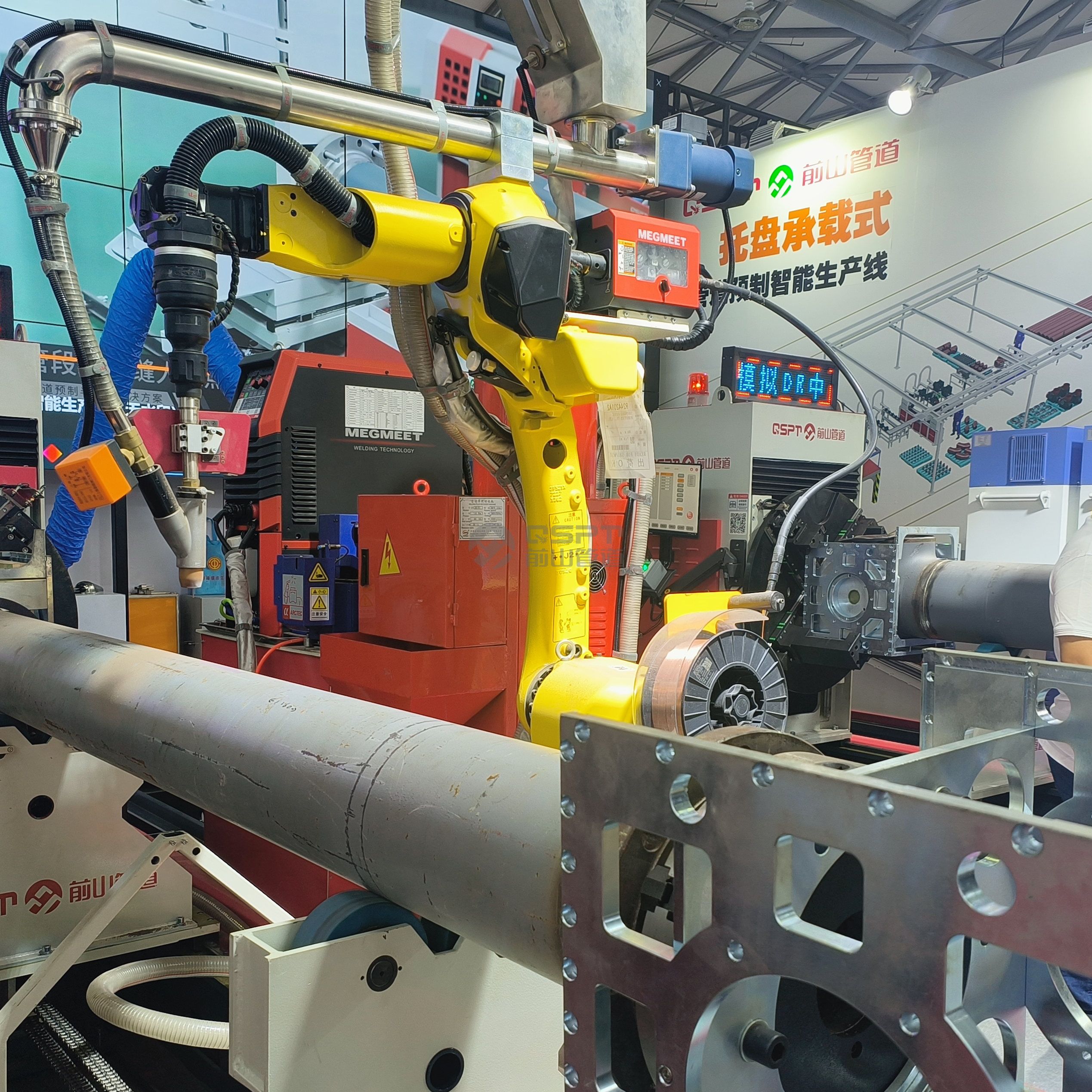 Pipe prefabrication intelligent submerged arc welding center